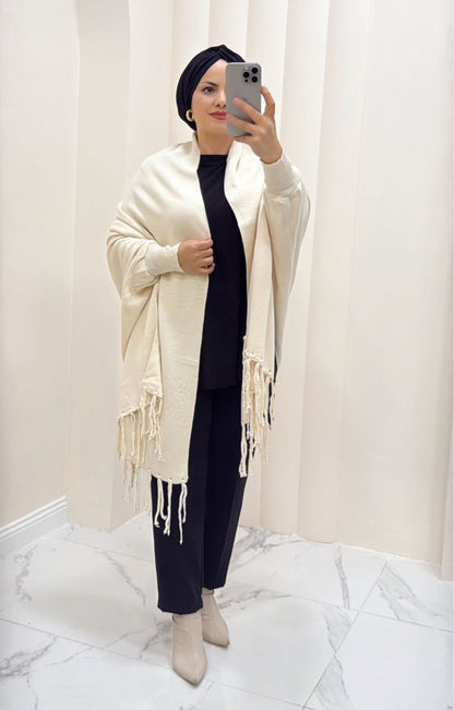 Cozy Grace – Fleece Shawl