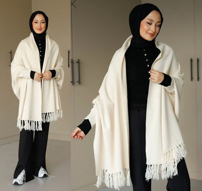 Cozy Grace – Fleece Shawl